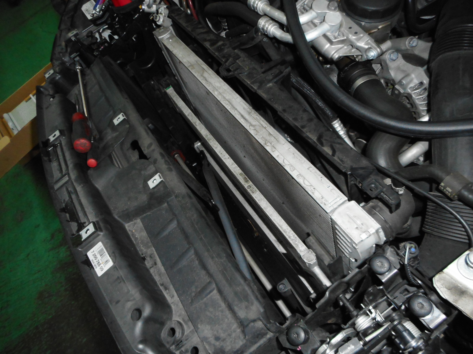 BMW5　GT、エアコン修理。　コンデンサー交換。