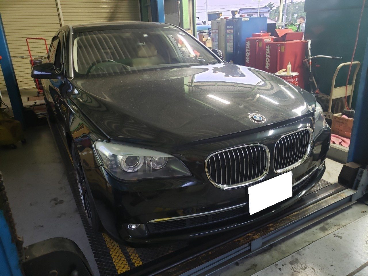 A様・BMW750Li（F02）車検整備。