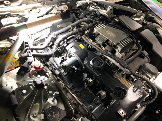 BMW５　F10、オイル漏れ修理とバルブトロニックモーター等交換。