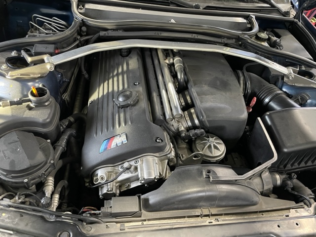 BMW３シリーズ　M3、冷却水漏れ。